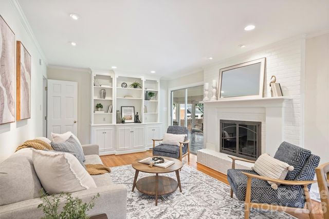 900 Greentree Drive, Charlotte, NC 28211