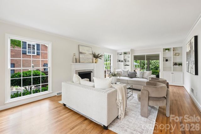 900 Greentree Drive, Charlotte, NC 28211
