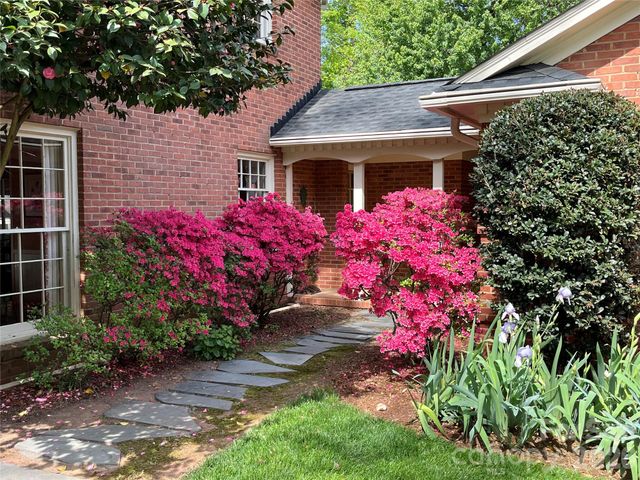 900 Greentree Drive, Charlotte, NC 28211