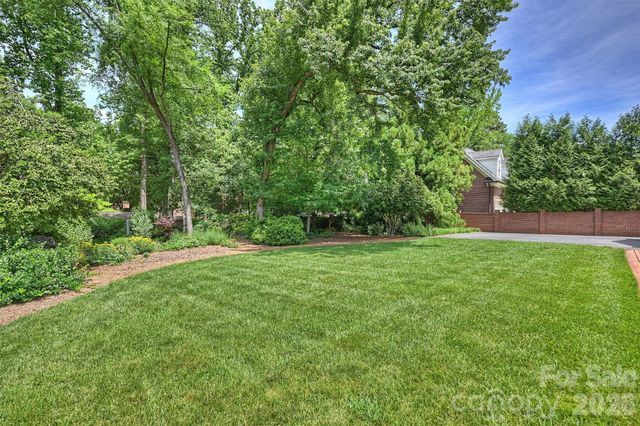 900 Greentree Drive, Charlotte, NC 28211