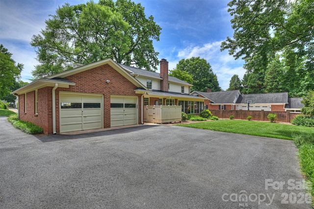 900 Greentree Drive, Charlotte, NC 28211