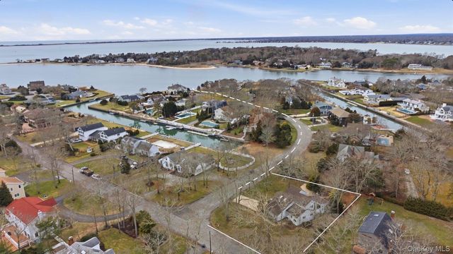 1 Canal Way, Hampton Bays, NY 11946