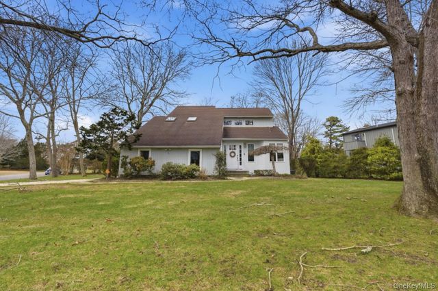 1 Canal Way, Hampton Bays, NY 11946