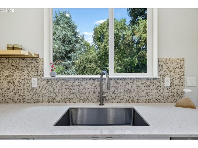 8213 N SWENSON St, Portland, OR 97203