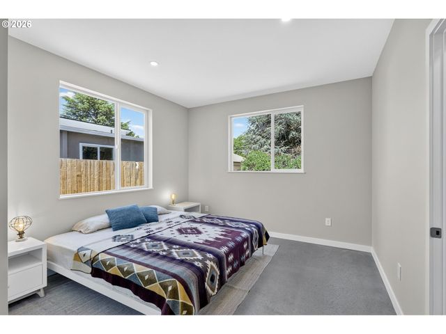 8213 N SWENSON St, Portland, OR 97203