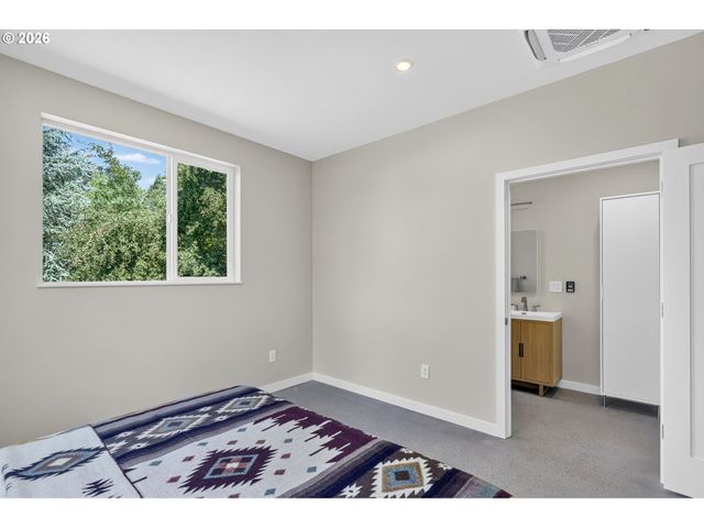 8213 N SWENSON St, Portland, OR 97203