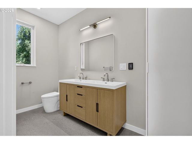 8213 N SWENSON St, Portland, OR 97203
