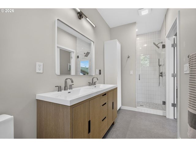 8213 N SWENSON St, Portland, OR 97203