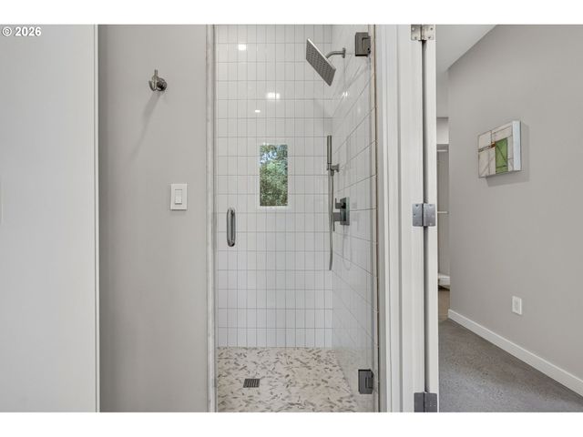 8213 N SWENSON St, Portland, OR 97203