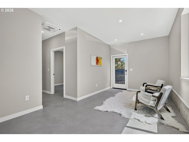 8213 N SWENSON St, Portland, OR 97203
