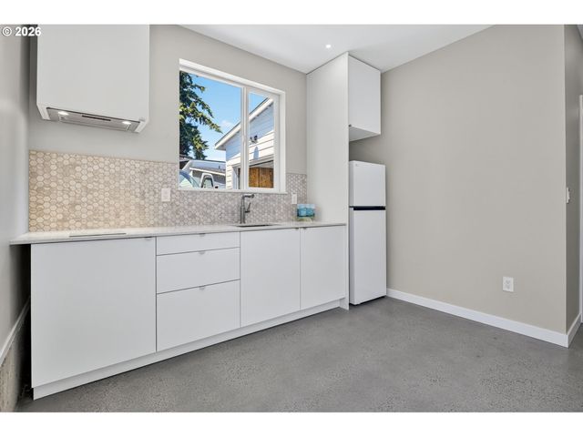 8213 N SWENSON St, Portland, OR 97203