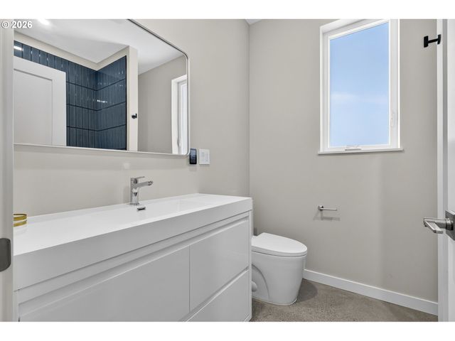 8213 N SWENSON St, Portland, OR 97203