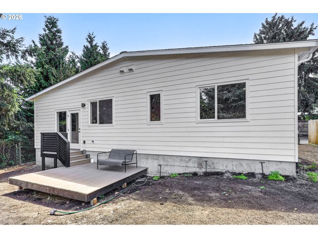 8213 N SWENSON St, Portland, OR 97203