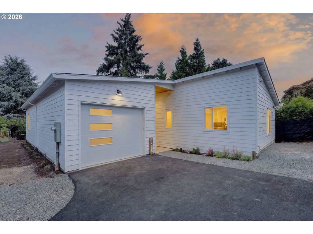 8213 N SWENSON St, Portland, OR 97203