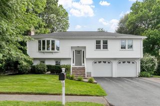 27 Hapgood Way, Shrewsbury, MA 01545