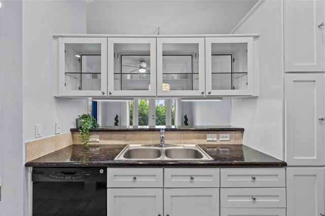 1900 Genesee Street 203, Houston, TX 77006