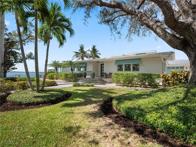 1209 Coconut DR, Fort Myers, FL 33901