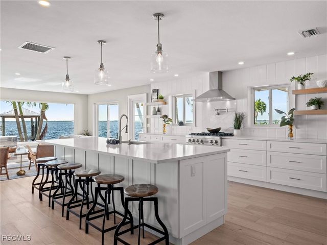 1209 Coconut DR, Fort Myers, FL 33901