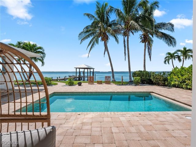 1209 Coconut DR, Fort Myers, FL 33901