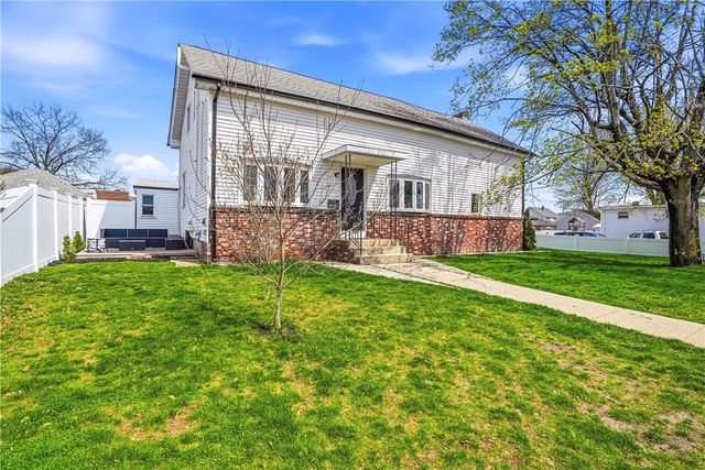 353 High Street, Cumberland, RI 02864