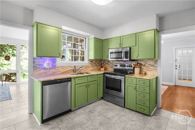 712 Columbus Drive, Savannah, GA 31405