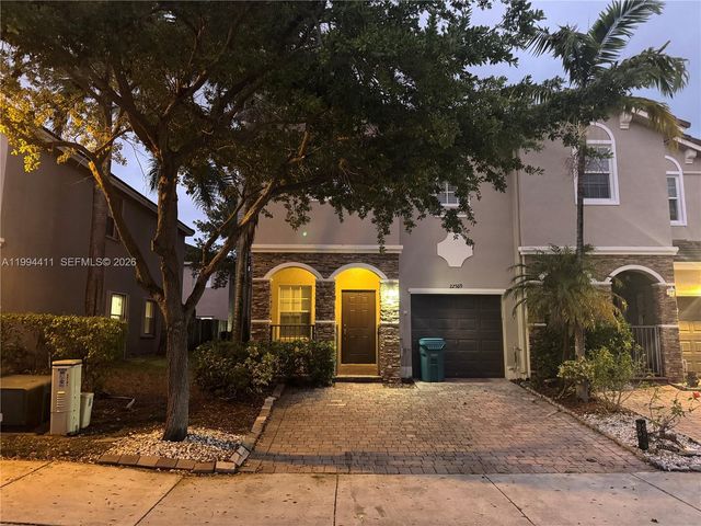22569 SW 89th Pl, Cutler Bay, FL 33190