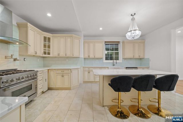 81 Fairmount Avenue, Hackensack, NJ 07601