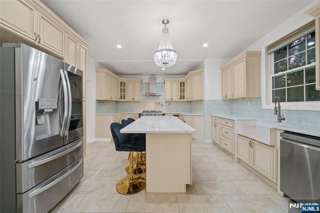 81 Fairmount Avenue, Hackensack, NJ 07601