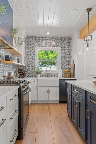 711 SW 27th Way, Boynton Beach, FL 33435