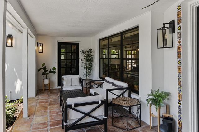 711 SW 27th Way, Boynton Beach, FL 33435