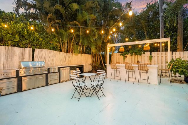711 SW 27th Way, Boynton Beach, FL 33435