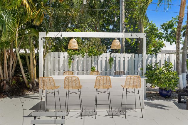 711 SW 27th Way, Boynton Beach, FL 33435