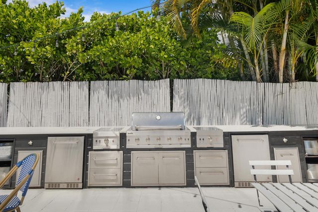 711 SW 27th Way, Boynton Beach, FL 33435