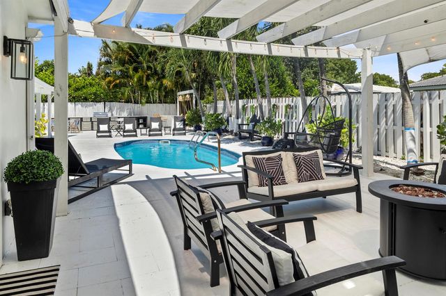 711 SW 27th Way, Boynton Beach, FL 33435