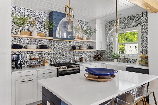 711 SW 27th Way, Boynton Beach, FL 33435