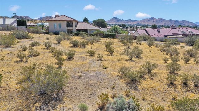 16425 Viho, Apple Valley, CA 92307