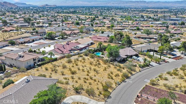 16425 Viho, Apple Valley, CA 92307