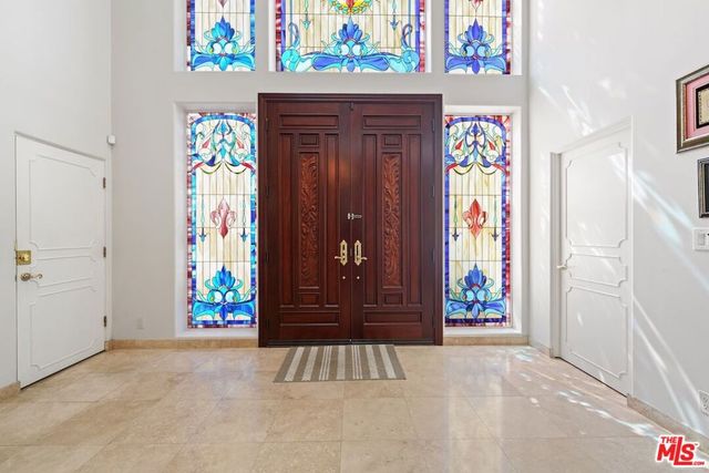 15656 Crownridge Place, Sherman Oaks, CA 91403