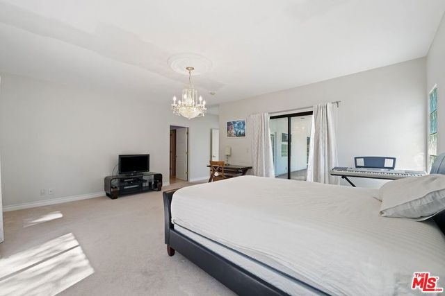 15656 Crownridge Place, Sherman Oaks, CA 91403