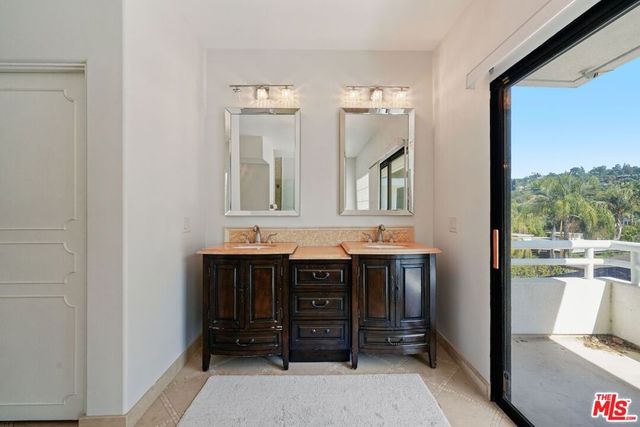 15656 Crownridge Place, Sherman Oaks, CA 91403