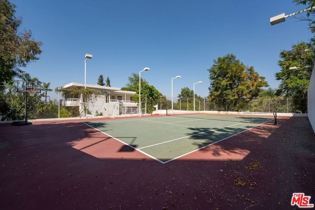 15656 Crownridge Place, Sherman Oaks, CA 91403