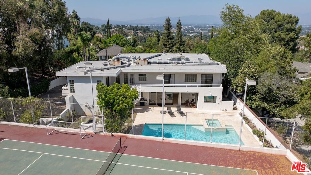 15656 Crownridge Place, Sherman Oaks, CA 91403