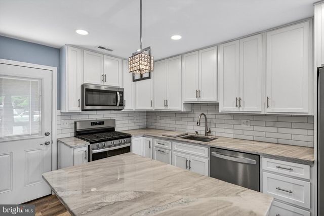 3 WALDEN RD, Marlton, NJ 08053