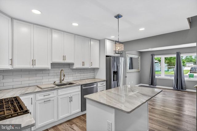 3 WALDEN RD, Marlton, NJ 08053