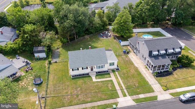 3 WALDEN RD, Marlton, NJ 08053