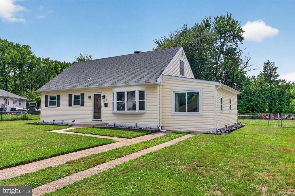 3 WALDEN RD, Marlton, NJ 08053
