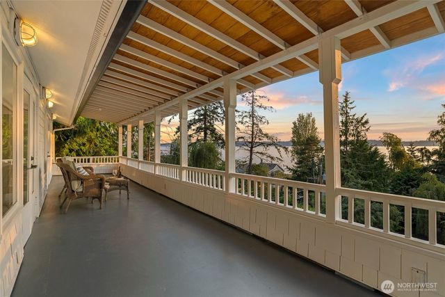 9674 50th Avenue SW, Seattle, WA 98136