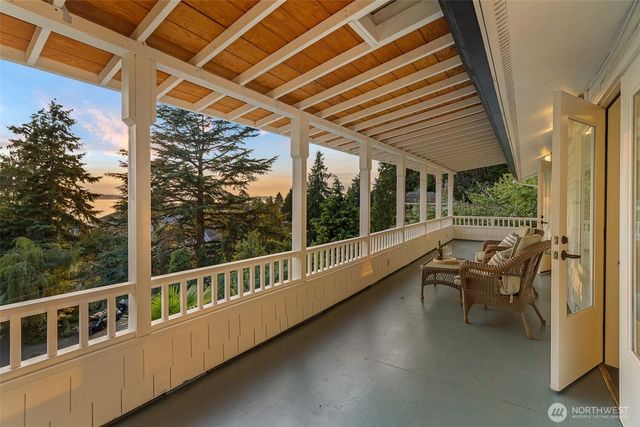 9674 50th Avenue SW, Seattle, WA 98136