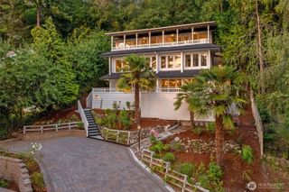 9674 50th Avenue SW, Seattle, WA 98136