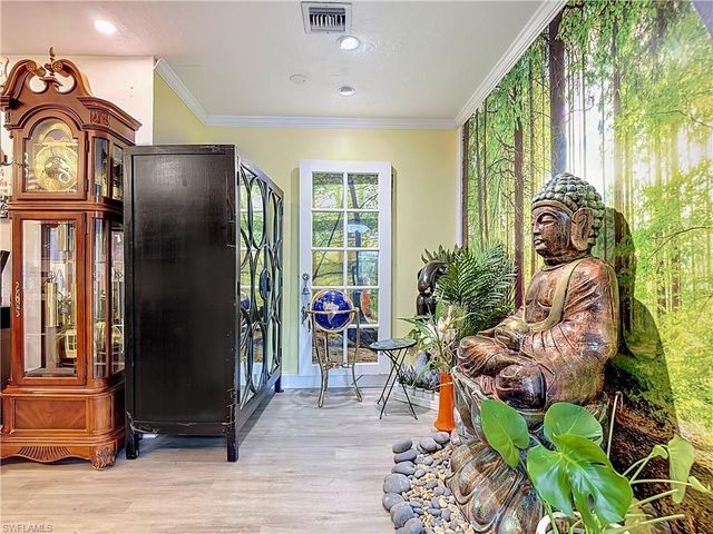 2280 Capri CT, Naples, FL 34105